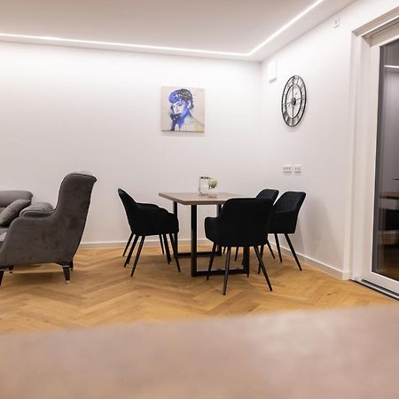 Neubau Apartment Mit Kamin Und Terrasse In Premium Lage Parkplatz Inklusive 빌레펠트 외부 사진