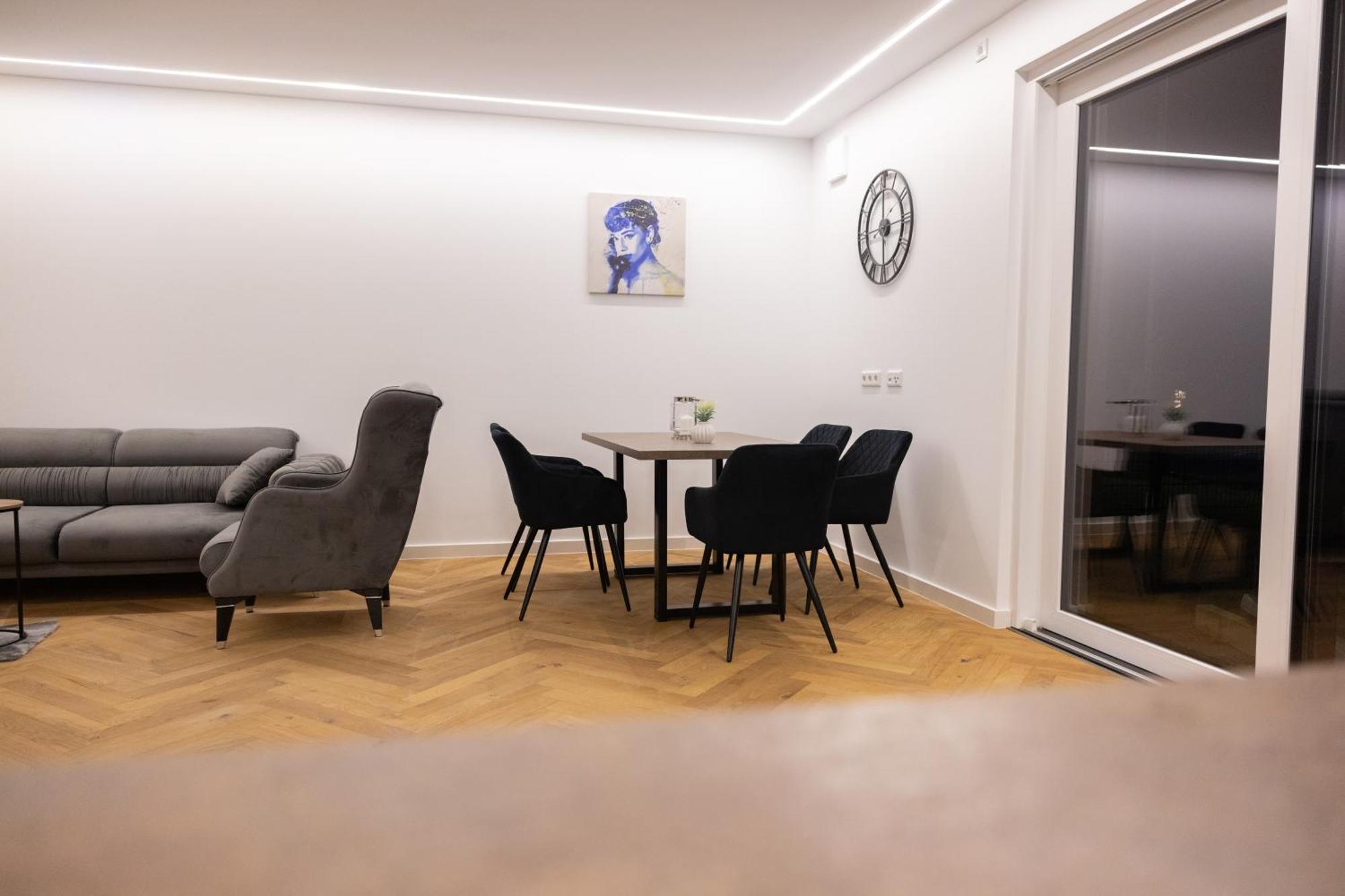 Neubau Apartment Mit Kamin Und Terrasse In Premium Lage Parkplatz Inklusive 빌레펠트 외부 사진