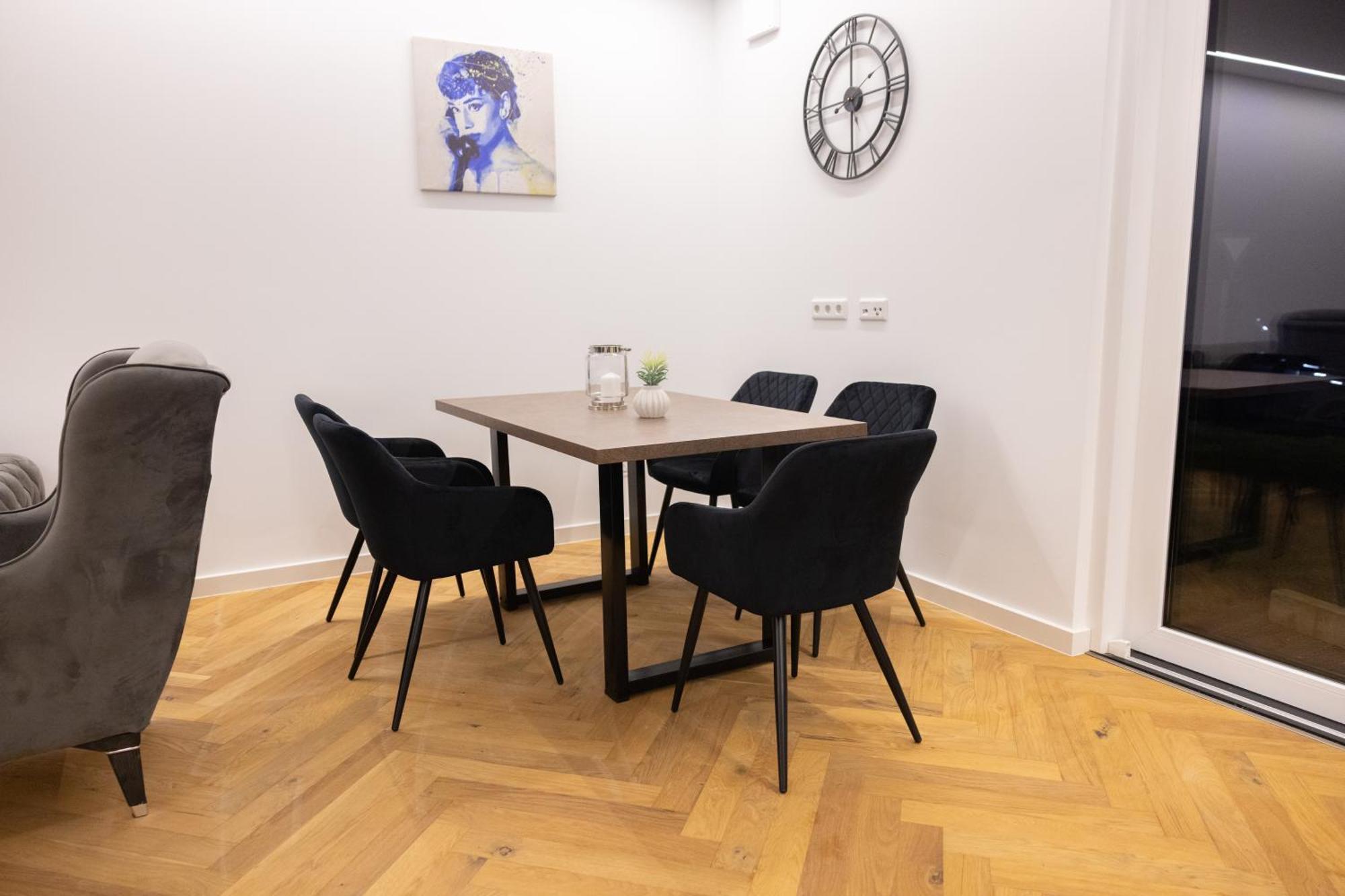 Neubau Apartment Mit Kamin Und Terrasse In Premium Lage Parkplatz Inklusive 빌레펠트 외부 사진